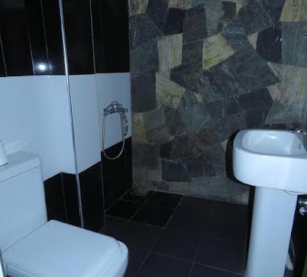 Номер Стандарт, Shadow Inn Ella