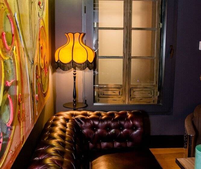 اتاق لوکس, Lobby