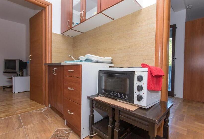 اتاق استاندارد, Guest House Zuber