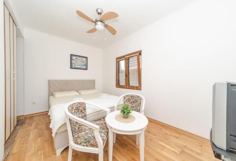 اتاق استاندارد, Guest House Zuber
