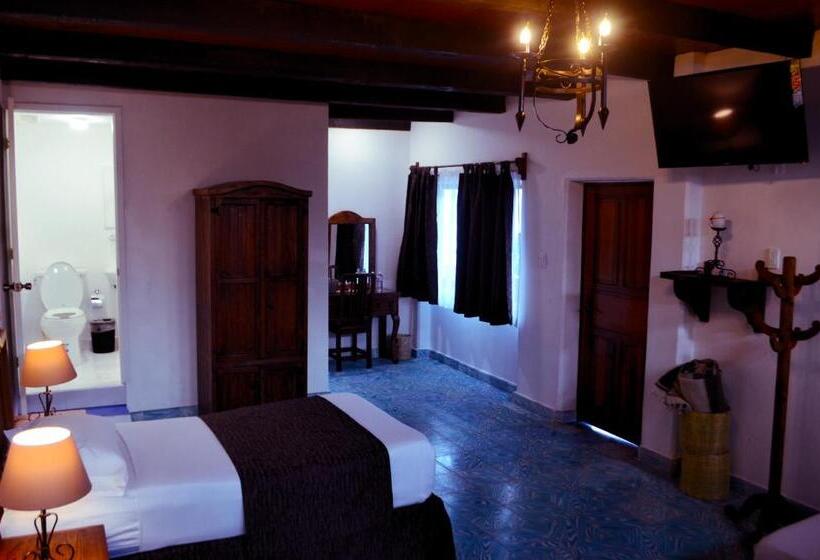 스탠다드 트리플 룸, Hostal Plaza Central