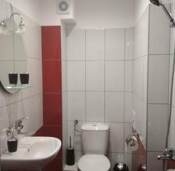 Трехместный Номер Стандарт с Балконом, Veselata Guest House