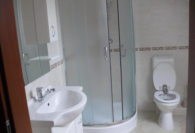 家庭工作室, Tip Top Lak Vendégház