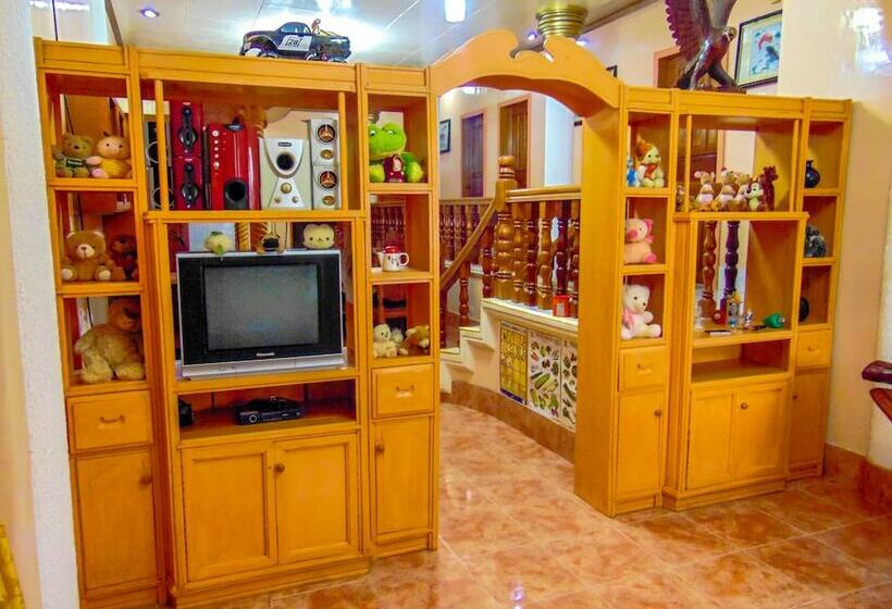 패밀리 방갈로, Pangulatan Beach Resort