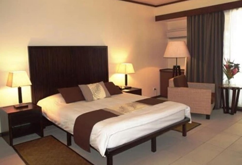 اتاق لوکس با چشمانداز دریا, Solomon Kitano Mendana