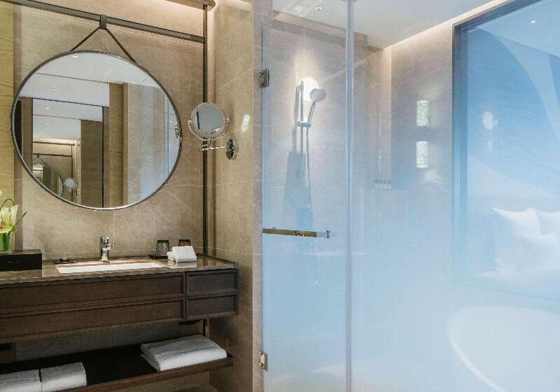 اتاق دلوکس با تخت کینگ و چشم‌انداز شهر, Pullman Shanghai Qingpu Excellence