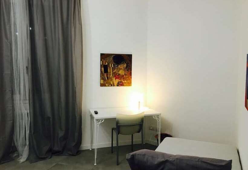 اتاق کلاسیک سه تخته, Room Center Station 2