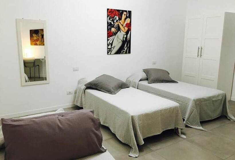 اتاق کلاسیک سه تخته, Room Center Station 2