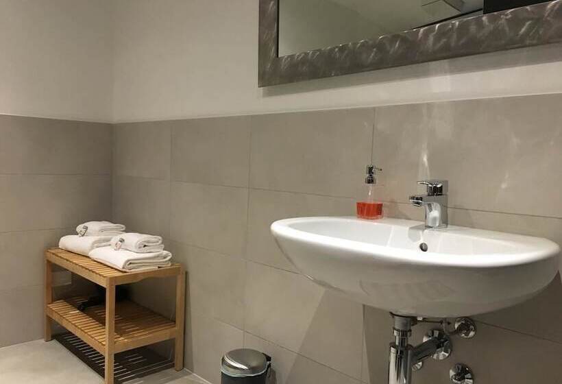 اتاق لوکس سه تخته, Room Center Station 2