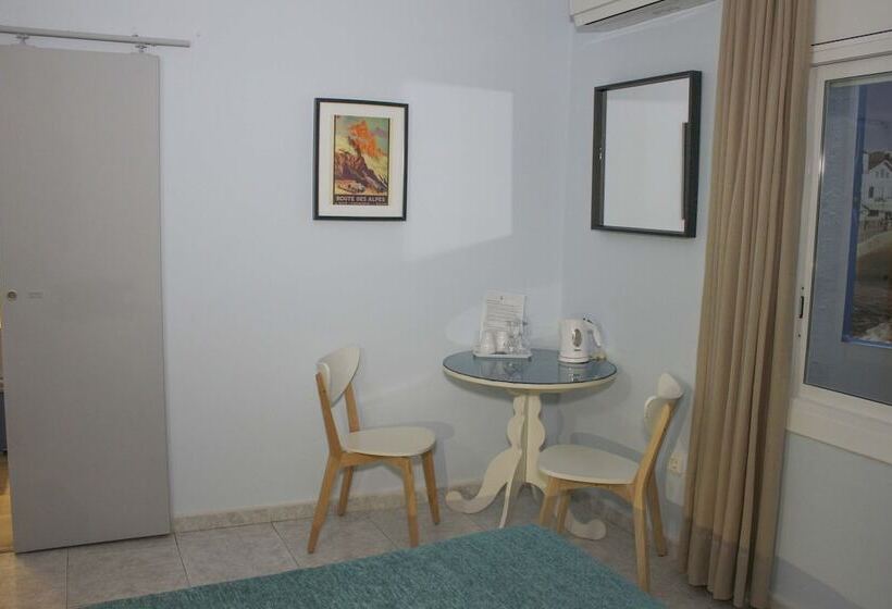 Номер Economy, Alexandra Sitges