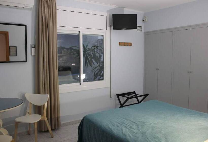 经济房, Alexandra Sitges