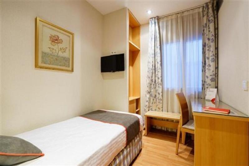 Habitación Estándar Individual, Serrano