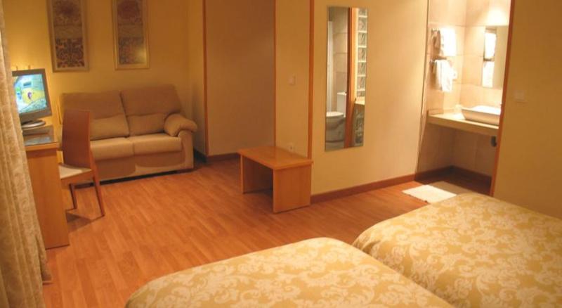 Habitación Triple Estándar, Serrano
