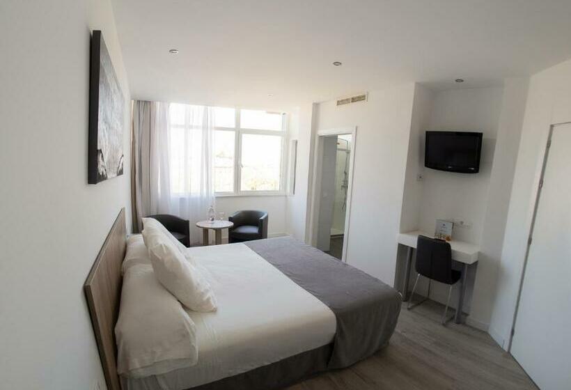 Deluxe Kamer, Pasarela