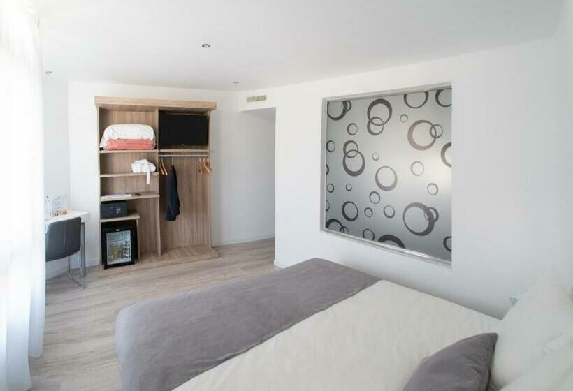 Deluxe Kamer, Pasarela