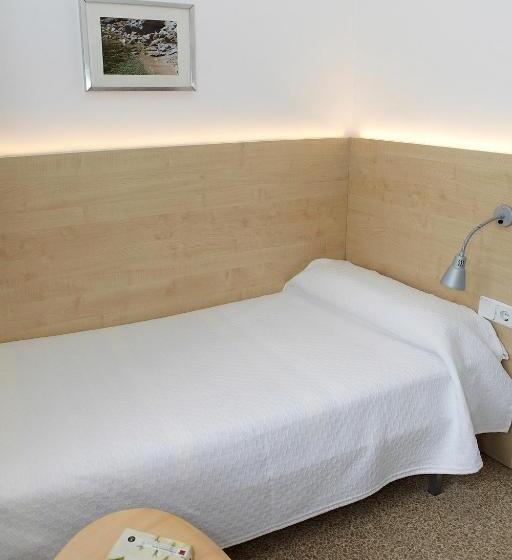 Standard Yhden Hengen Huone, Bell Repos