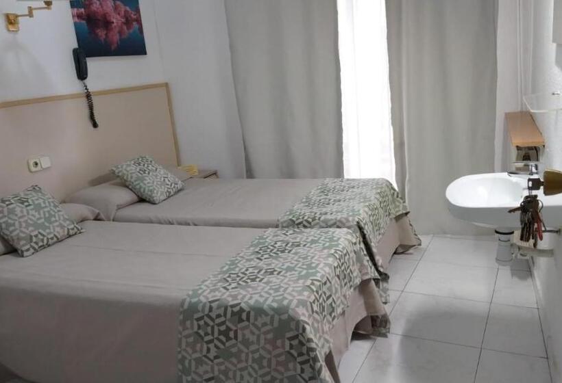 스탠다드 룸 공동 욕실, Hostal Alhambra Tarragona