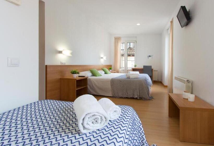 חדר סטנדרט לשלושה, Hostal La Numantina