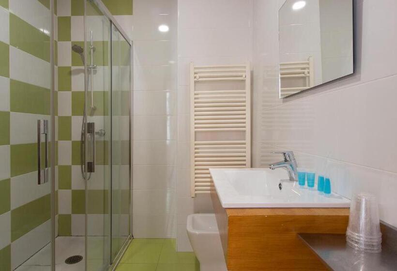 חדר לארבעה סטנדרטי עם מרפסת, Hostal La Numantina