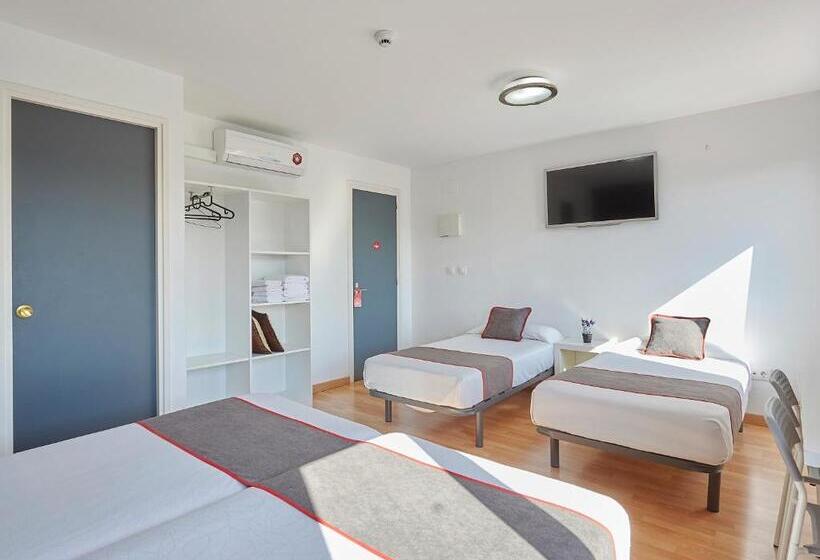 Четырехместный Номер Стандарт, Hostal Mas Ferrer