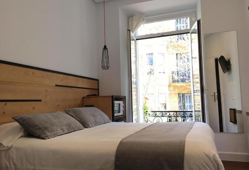Standart Oda, Pension La Perla