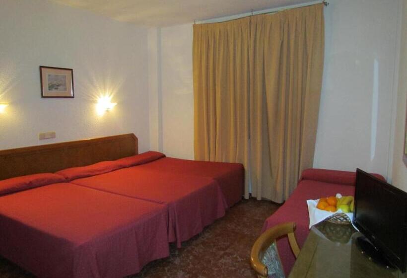 اتاق خانوادگی, Complejo Hotelero Saga