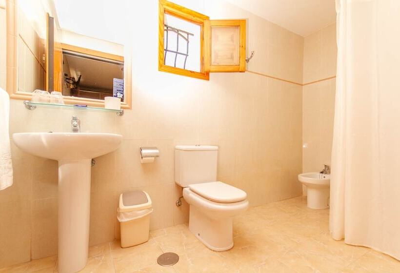 스탠다드 트리플 룸, Hostal San Juan