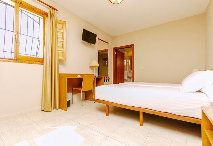 스탠다드 트리플 룸, Hostal San Juan