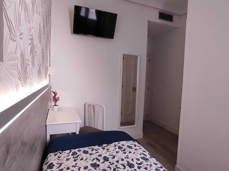 اتاق استاندارد یک نفره, Hostal Alfaro