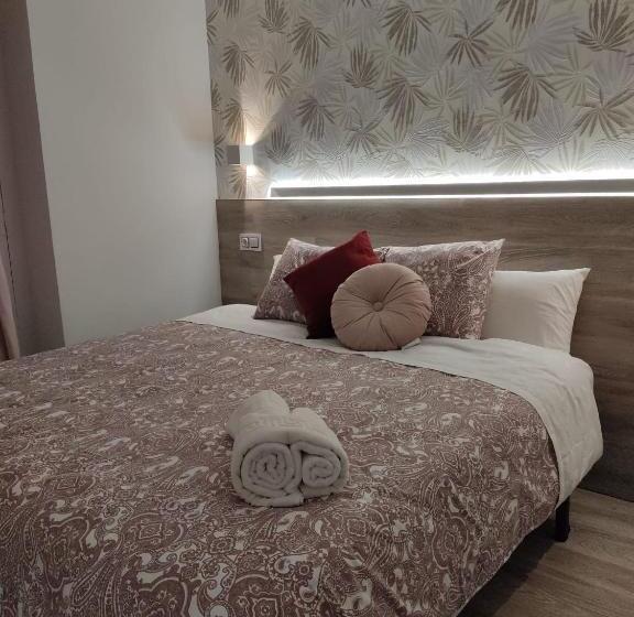 اتاق استاندارد با بالکن, Hostal Alfaro