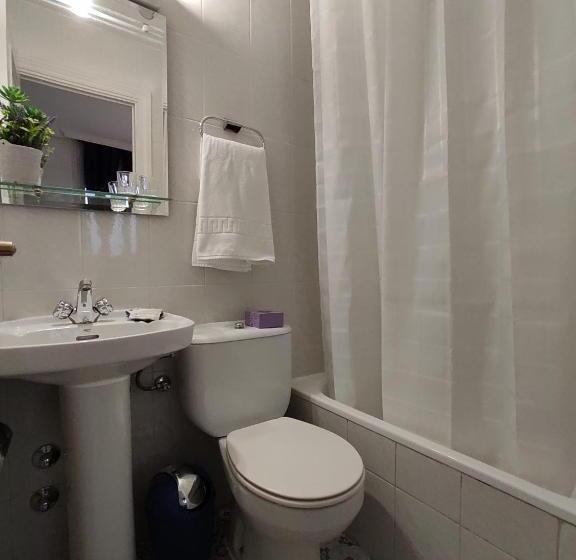 اتاق استاندارد با 2 تخت دوبل, Hostal Alfaro