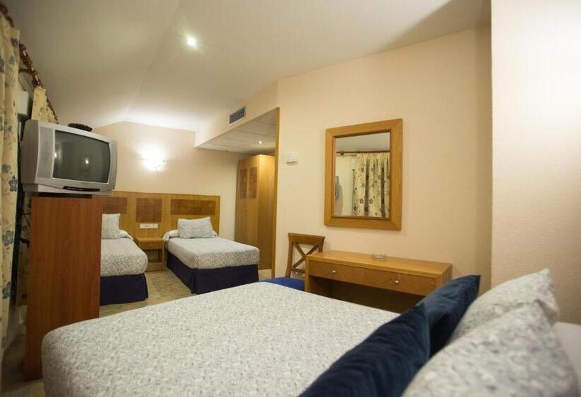 Семейный Номер, Hostal Azul