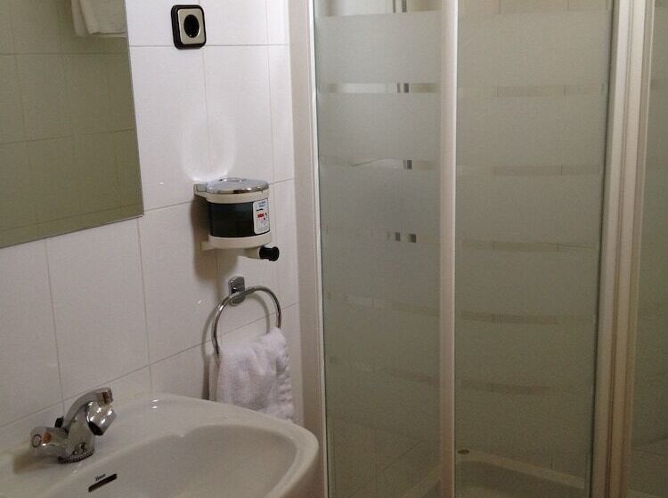 Номер Стандарт, Hostal Cervantes