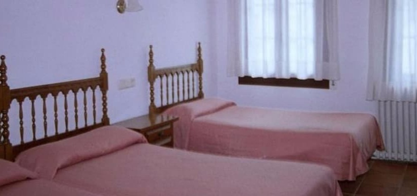 Номер Стандарт Трехместный, Hostal Fondevila