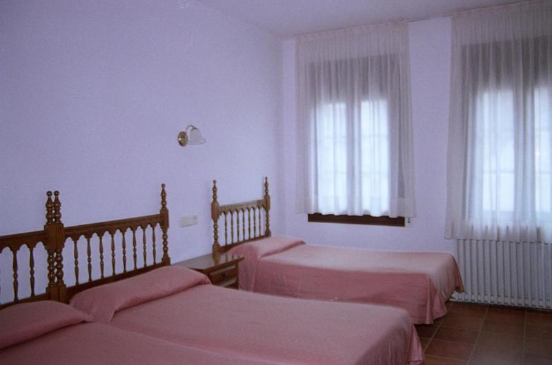 Номер Стандарт Трехместный, Hostal Fondevila