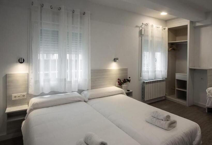 חדר סטנדרט לשלושה, Hostal Lar