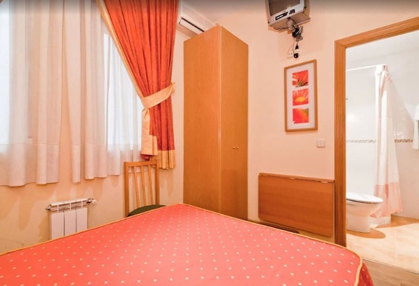 اتاق استاندارد, Hostal Oporto
