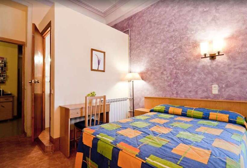 اتاق استاندارد سه نفره, Hostal Oporto