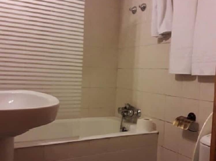 Номер Стандарт, Hostal Igüer