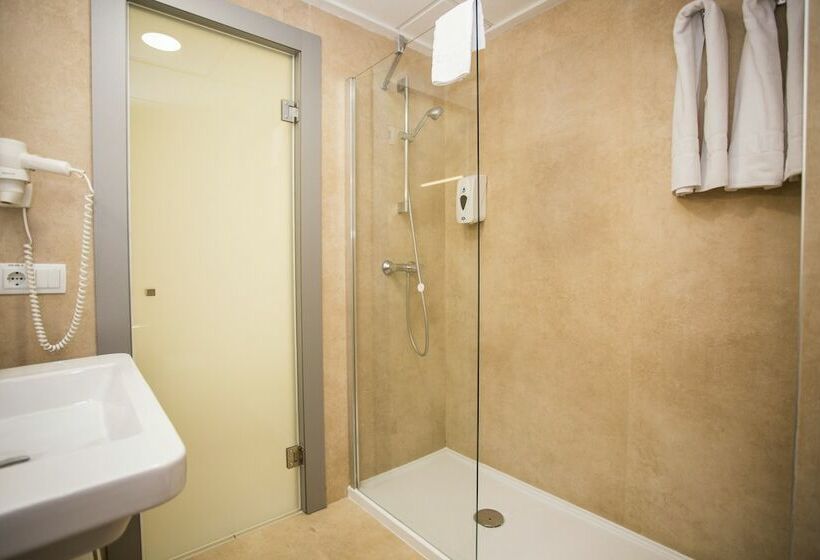 Quarto Estandar, Oasis Plaza