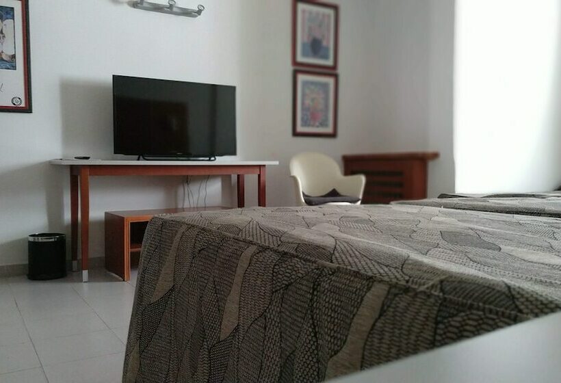 Quarto Triplo Estandar, Oasis Plaza