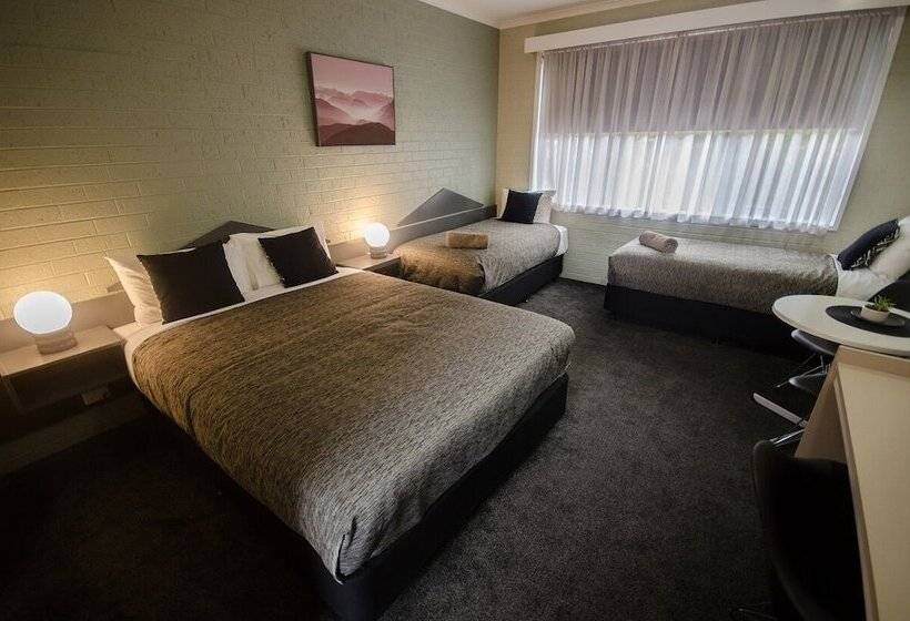 패밀리 룸, Central Deborah Motel