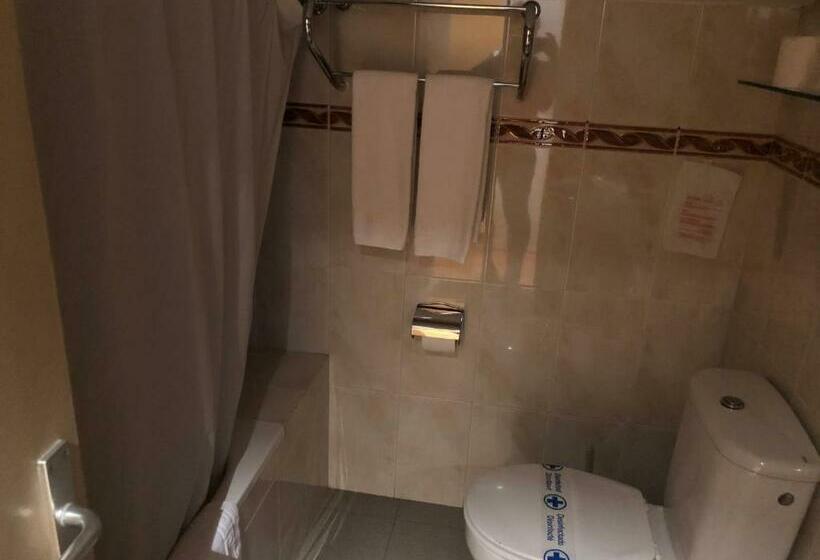 اتاق استاندارد سه نفره, Refugi Dels Isards