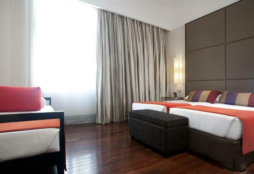 اتاق استاندارد سه نفره, Savoy