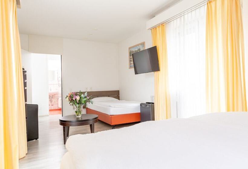 Family Suite, Alexander