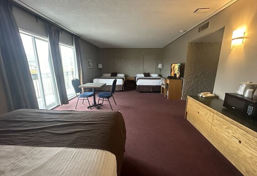 Семейный Номер, Divya Sutra Plaza And Conference Centre, Vernon, Bc