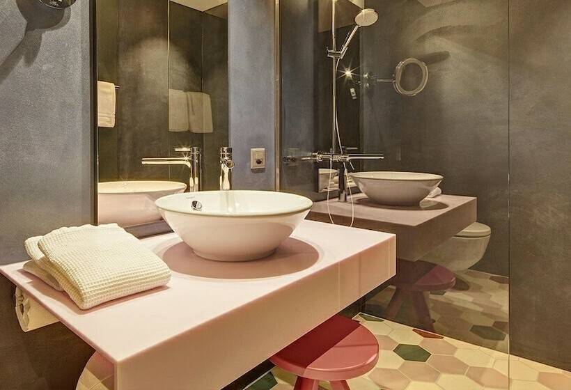 Quarto Superior com Sacada, Anker Luzern