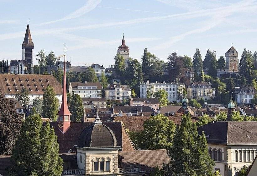 Quarto Superior com Sacada, Anker Luzern