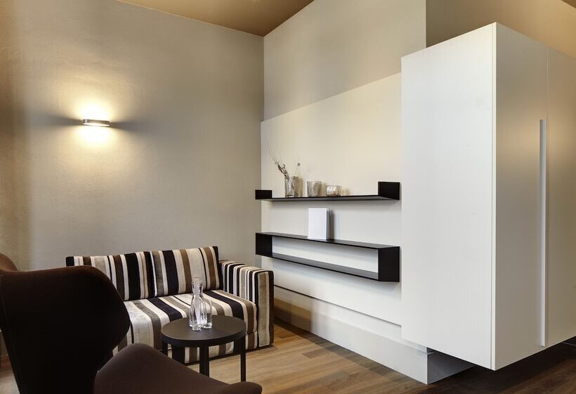 Номер Deluxe Вид на Горы, Bellevueterminus  Urban Lifestyle