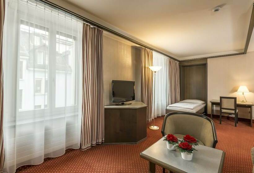 四人标准间, Monopol Luzern